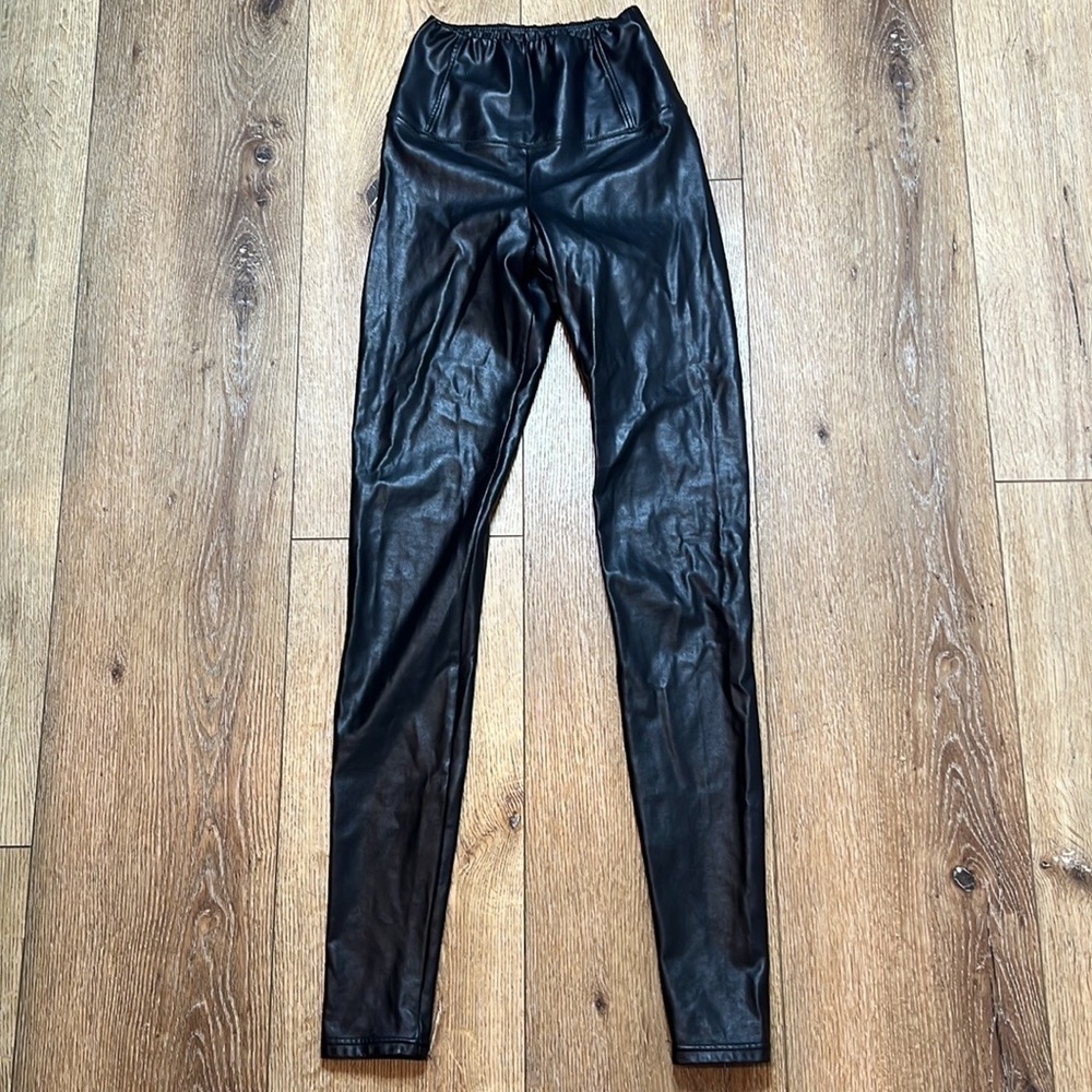 Aritzia Wilfred Free Black Faux Leather Leggings Size XS